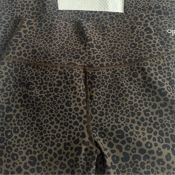 Alo Yoga High Waisted Vapor Legging - Olive Leopard SMALL - Picture 2 of 6